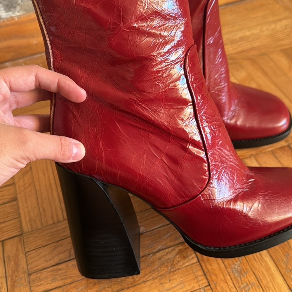 l'intervalle Red Boots - Picture 3 of 8